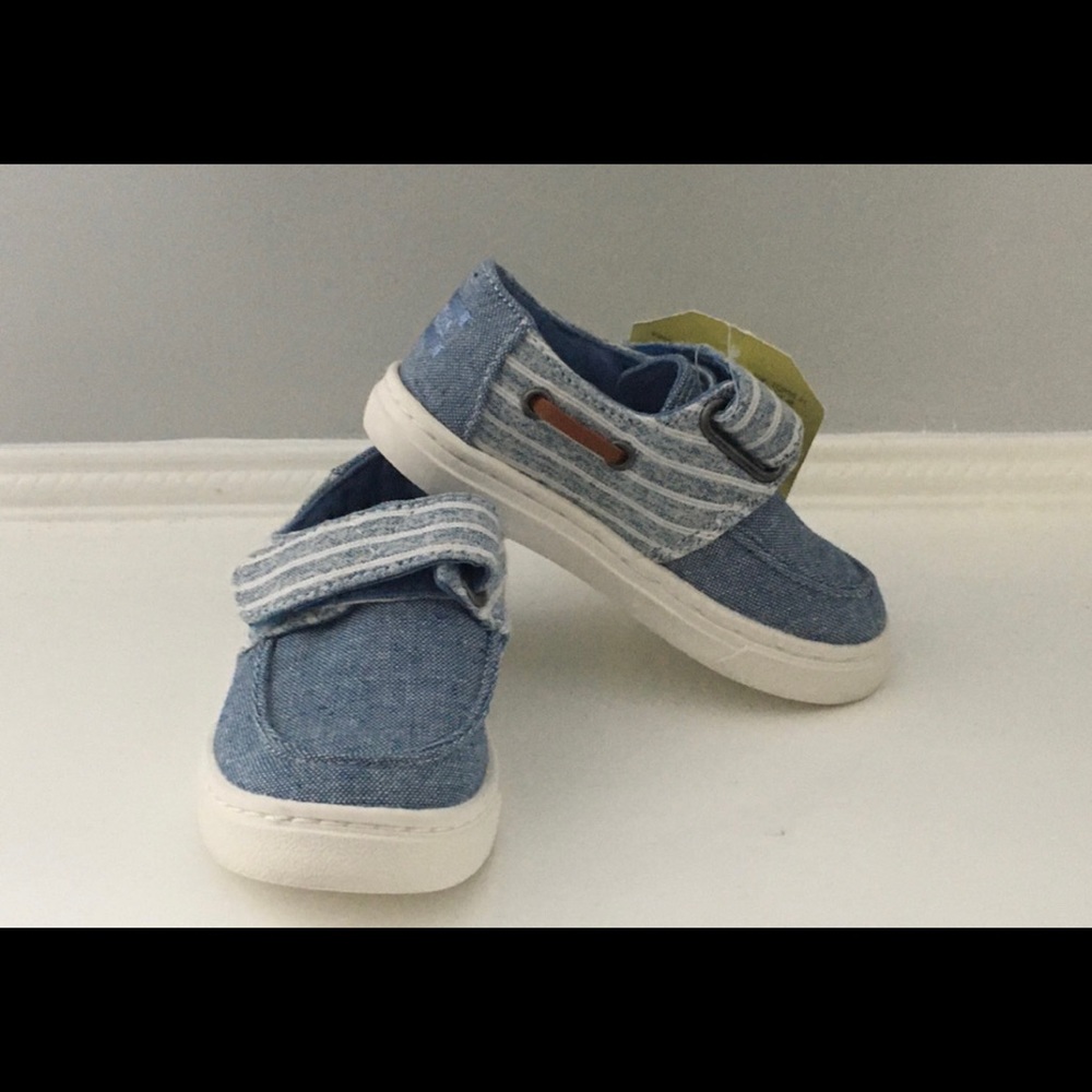 TOMS Boat Shoes